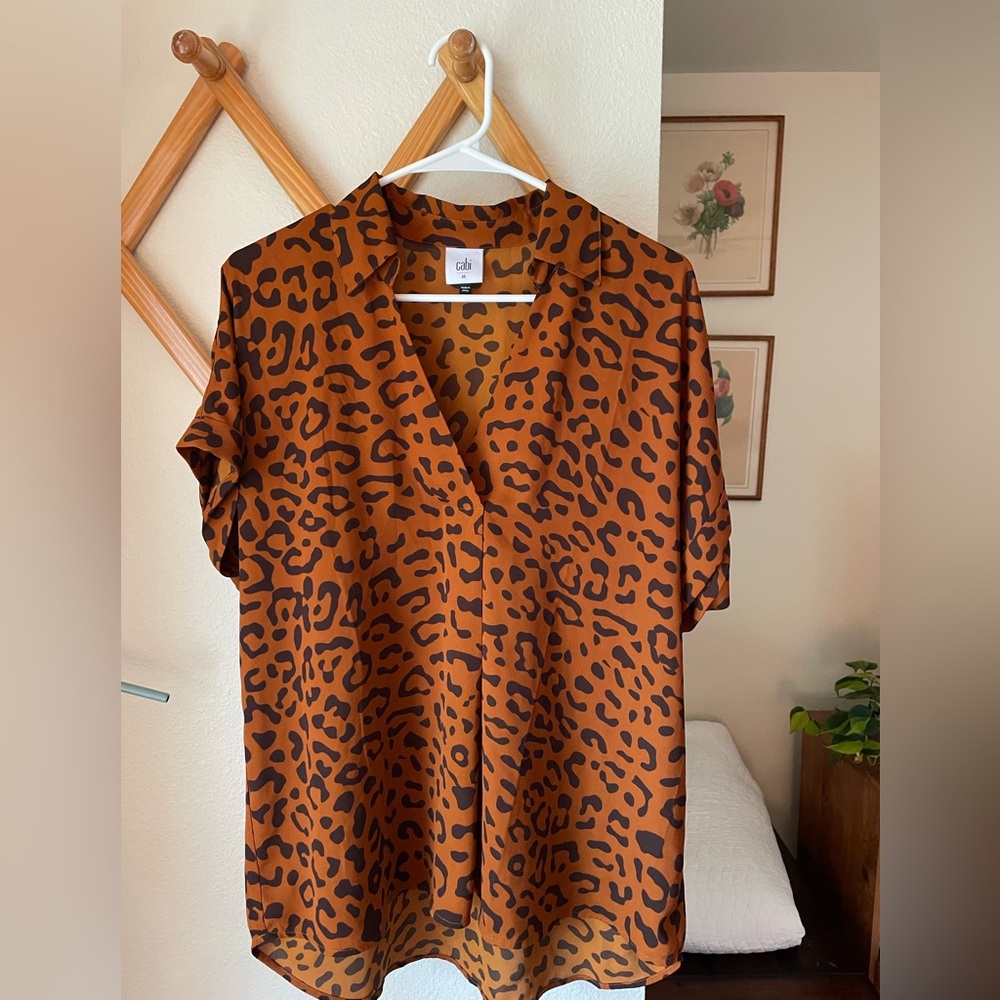 Cabi Sz M Brown Leopard Print Blouse collar short sleeve flowy breathable